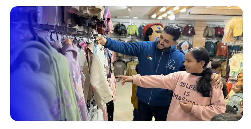 كسوة تعيد الدفء والأمل.. مشروع لدعم أيتام غزة خلال الشتاء