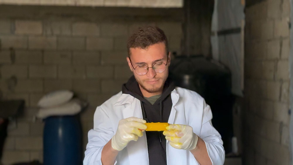 بس لو 2- ‫محمد مرتجى، صانع منظفات‬